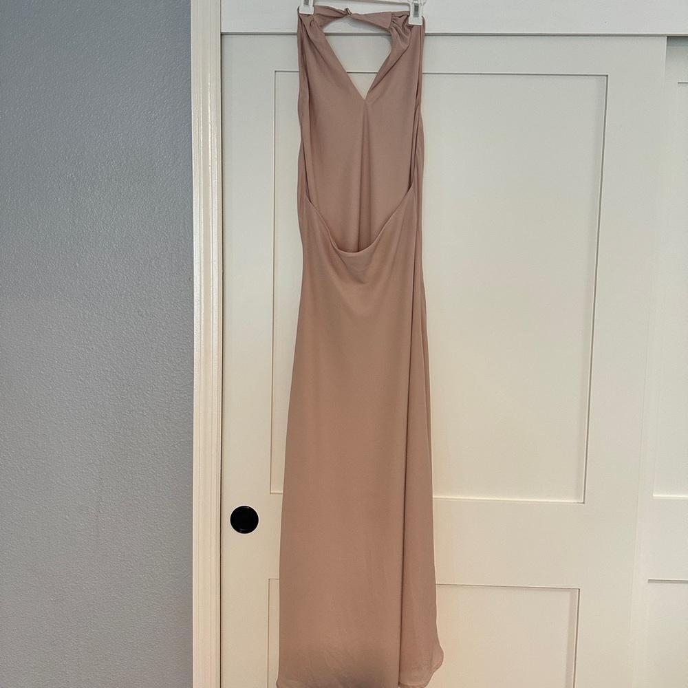 Show me your Mumu Jasmine Maxi in Champagne Luxe Satin Size XS - Picture 3 of 9